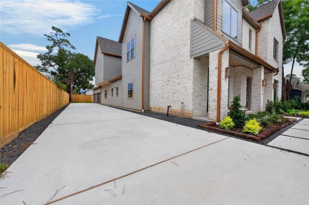 515 W 33rd Street Houston, TX 77018