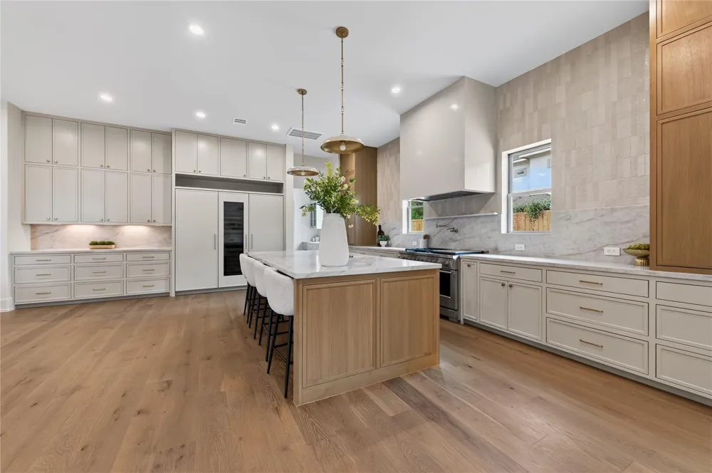 515 W 33rd Street Houston, TX 77018