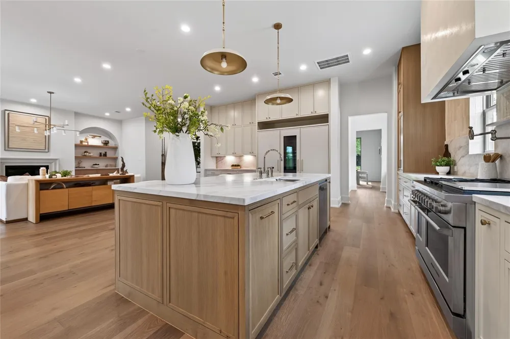 515 W 33rd Street Houston, TX 77018