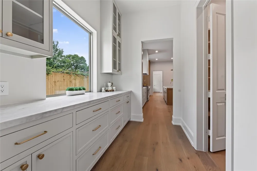 515 W 33rd Street Houston, TX 77018