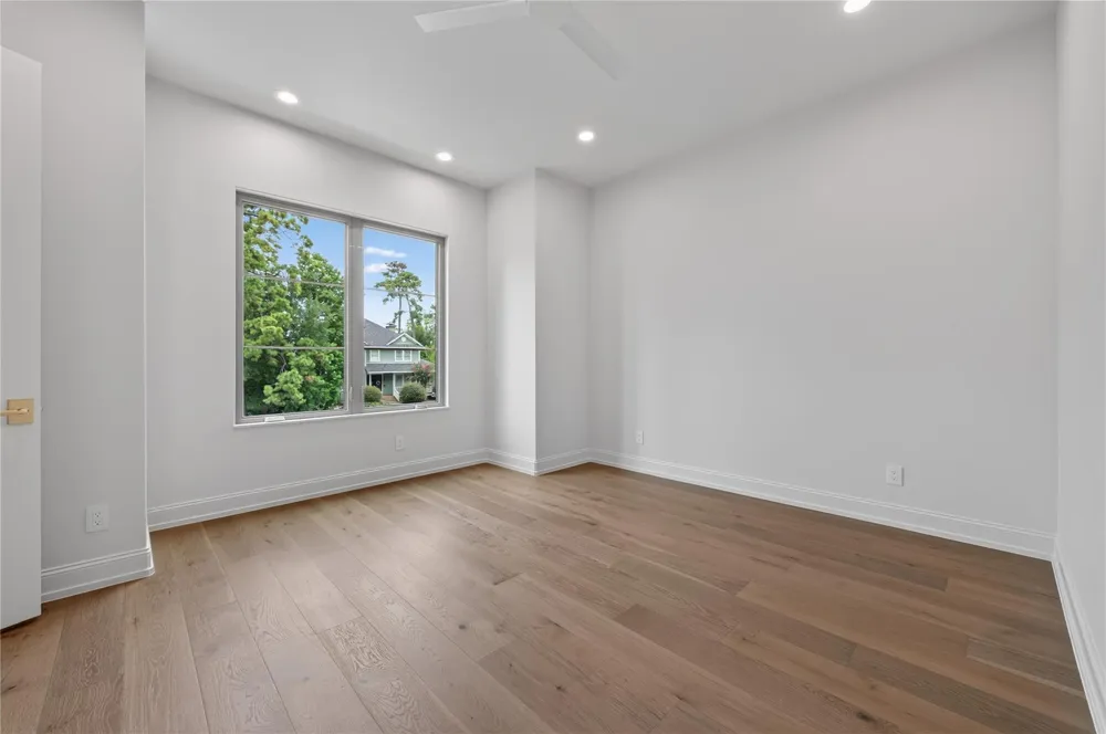 515 W 33rd Street Houston, TX 77018