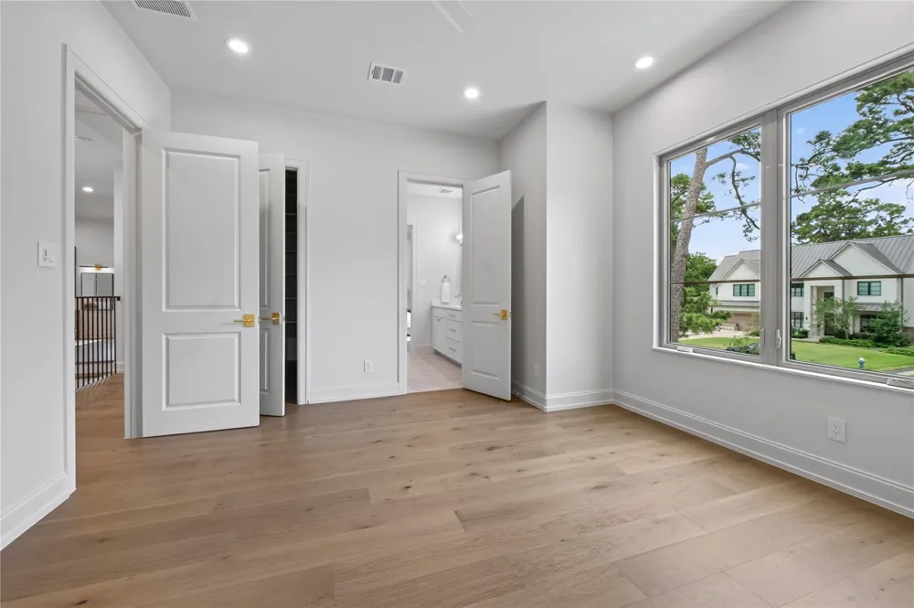 515 W 33rd Street Houston, TX 77018