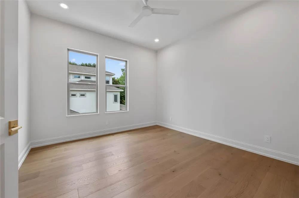 515 W 33rd Street Houston, TX 77018