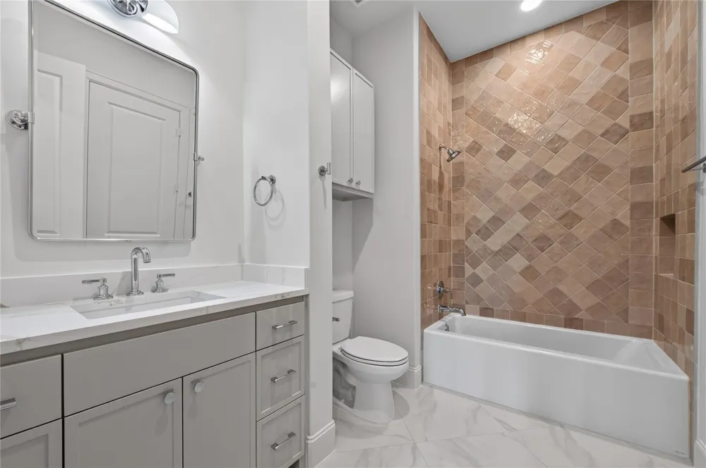 515 W 33rd Street Houston, TX 77018