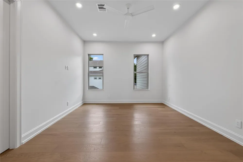515 W 33rd Street Houston, TX 77018