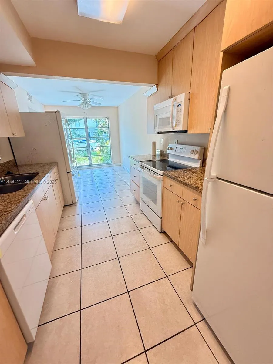 3301 Raleigh St #4D Hollywood, FL 33021
