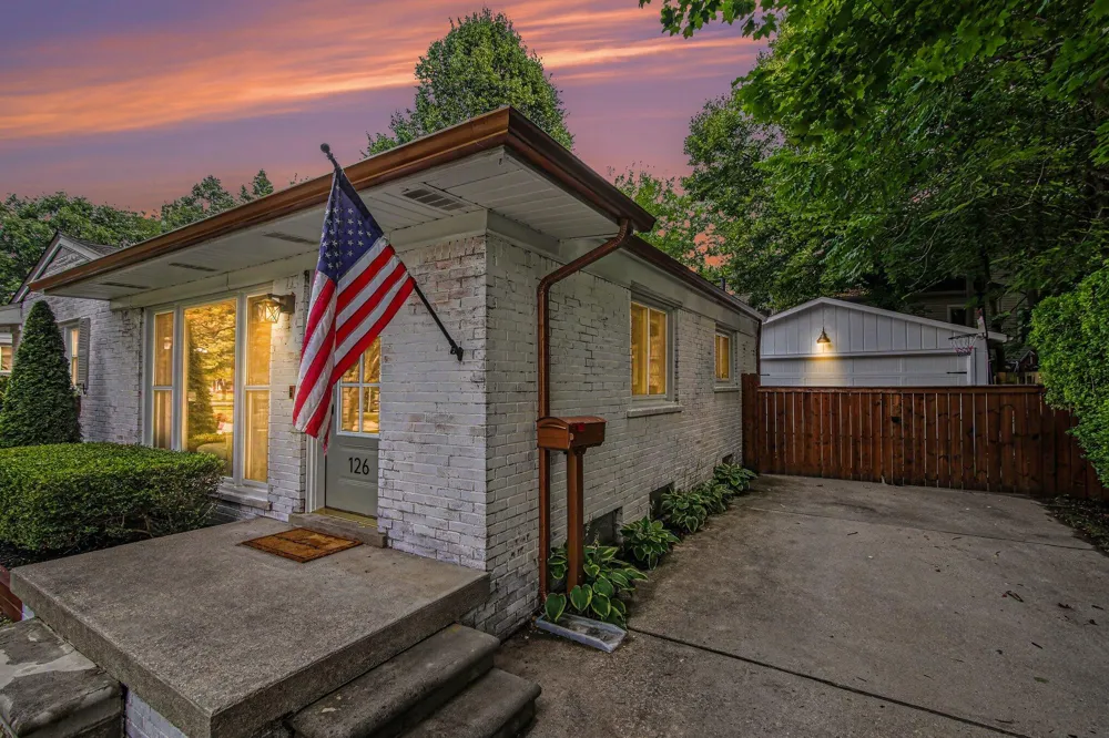 126 Pleasant Ridge Drive Saline, MI 48176