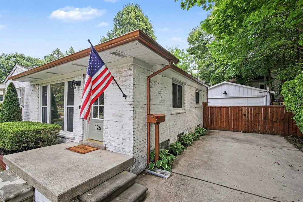 126 Pleasant Ridge Drive Saline, MI 48176