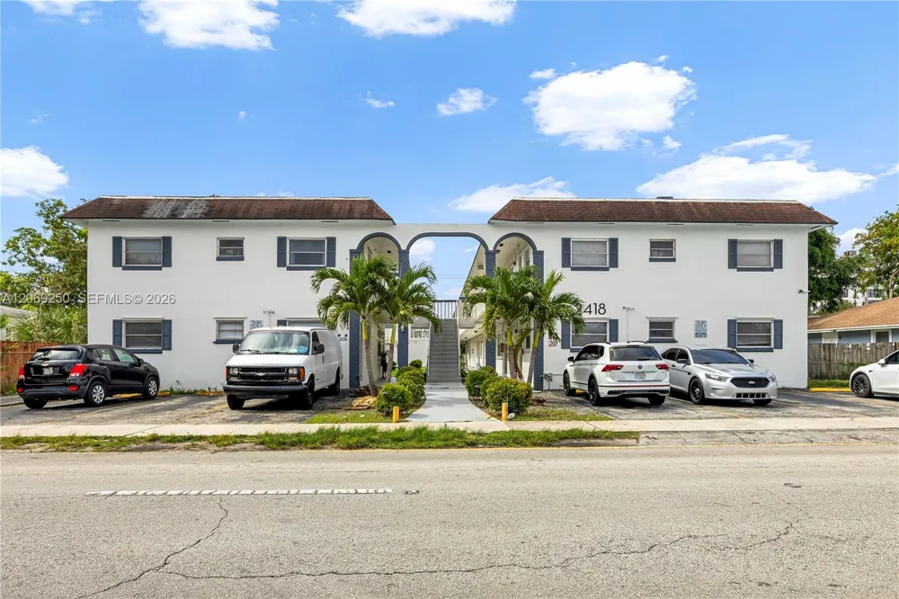 2418 Polk St #102 Hollywood, FL 33020