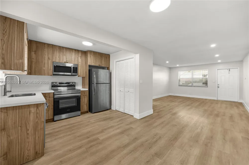 2418 Polk St #102 Hollywood, FL 33020
