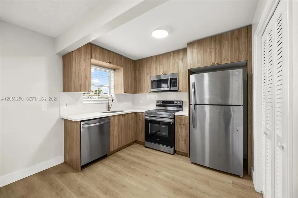2418 Polk St #102 Hollywood, FL 33020