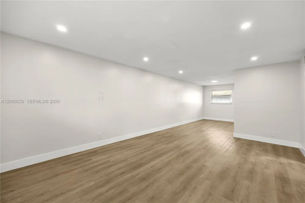 2418 Polk St #102 Hollywood, FL 33020