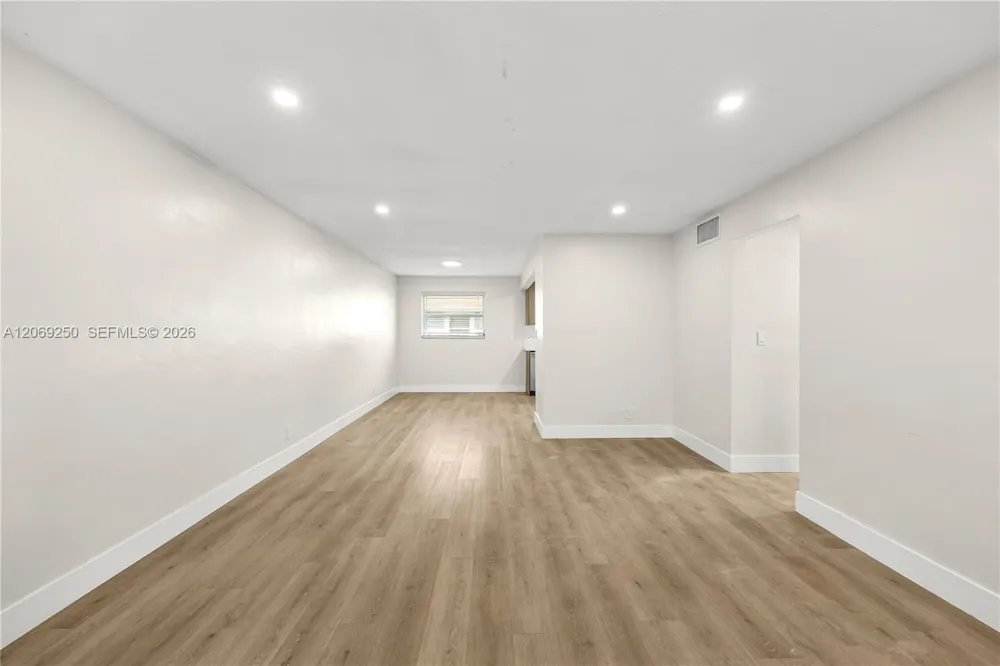 2418 Polk St #102 Hollywood, FL 33020