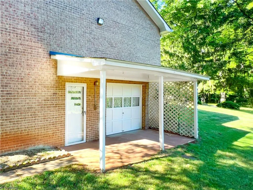 5720 Polaris Road Pfafftown, NC 27040