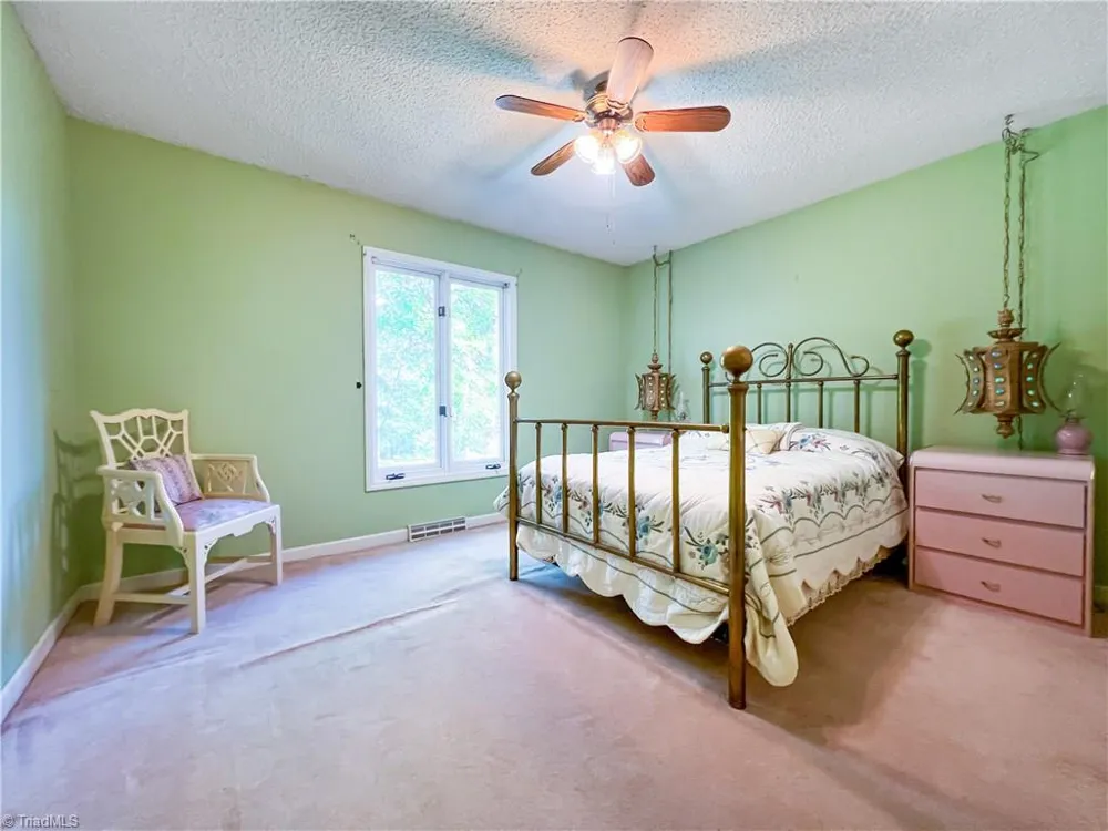 5720 Polaris Road Pfafftown, NC 27040