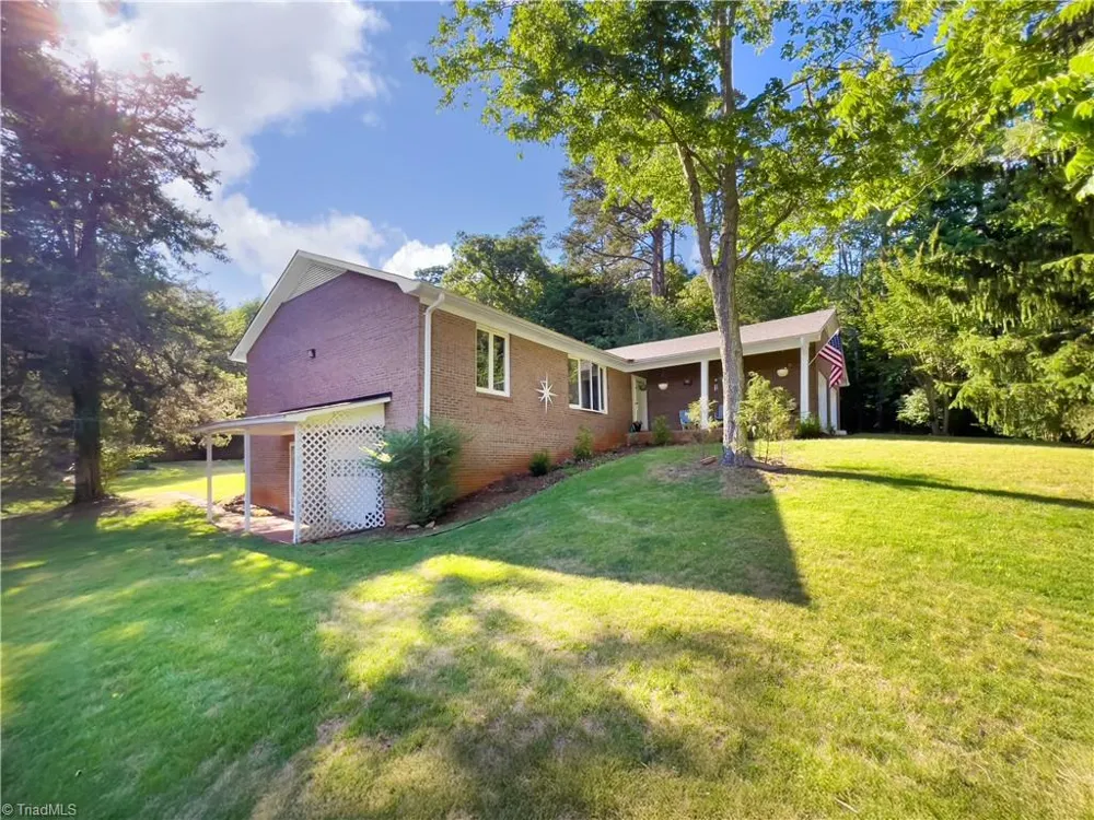 5720 Polaris Road Pfafftown, NC 27040
