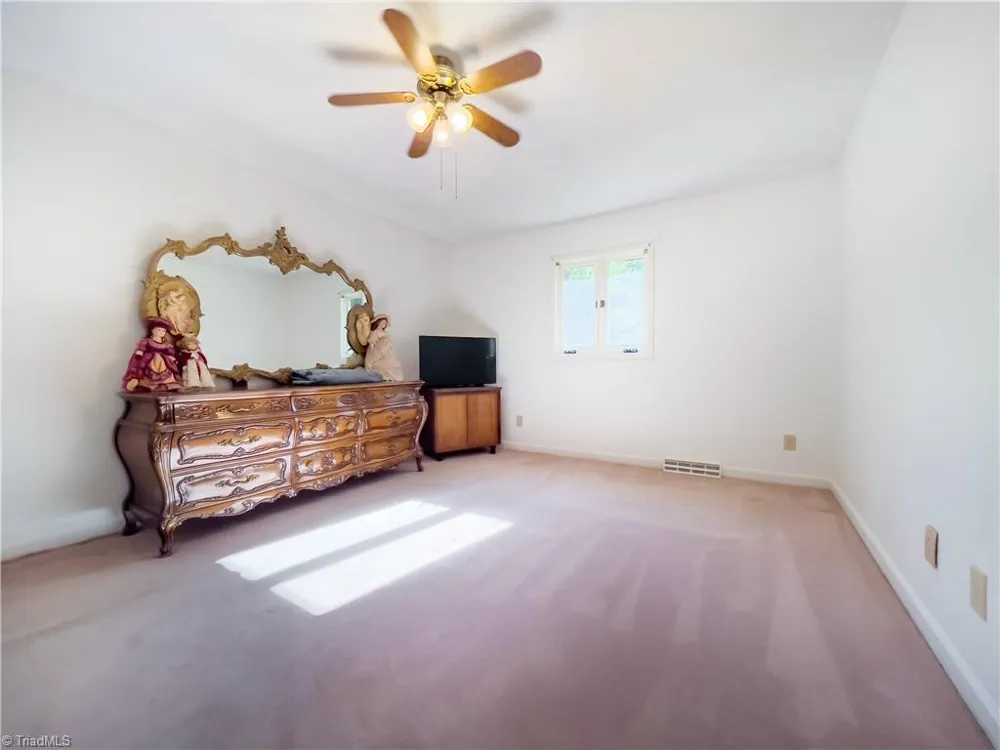 5720 Polaris Road Pfafftown, NC 27040