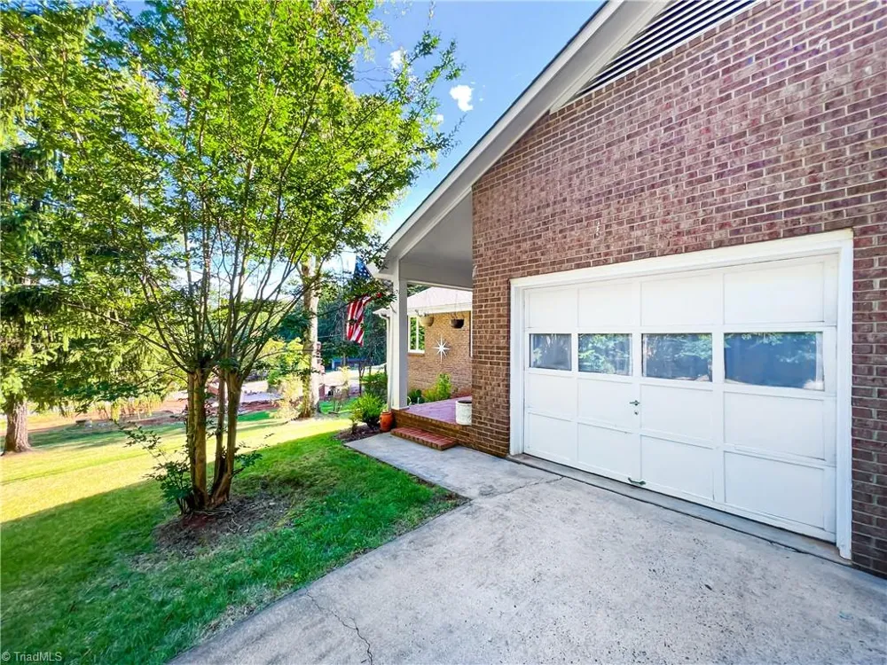 5720 Polaris Road Pfafftown, NC 27040