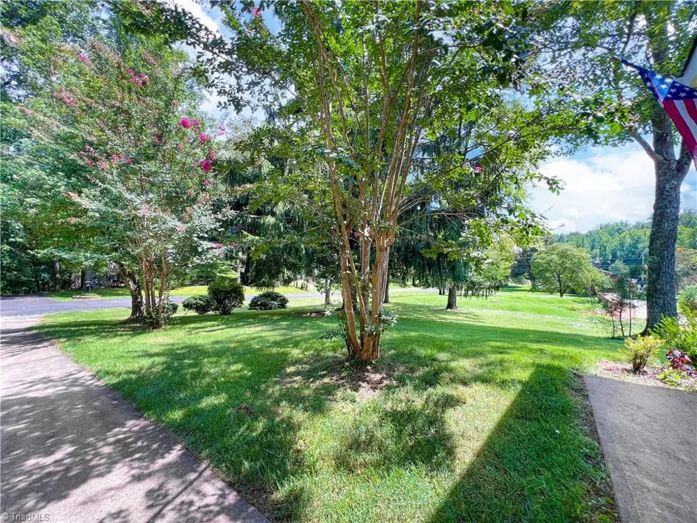 5720 Polaris Road Pfafftown, NC 27040