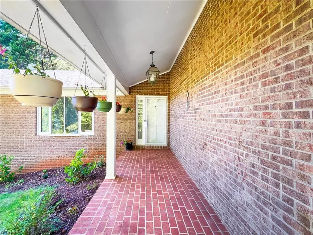 5720 Polaris Road Pfafftown, NC 27040