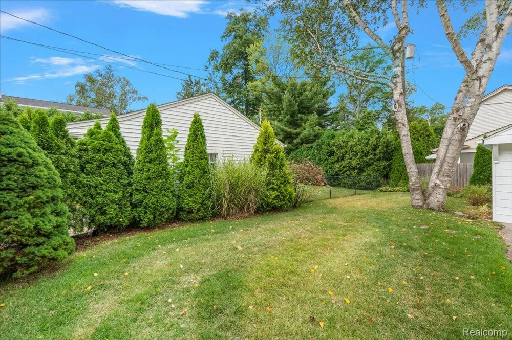 277 Beaupre Avenue Grosse Pointe Farms City, MI 48236