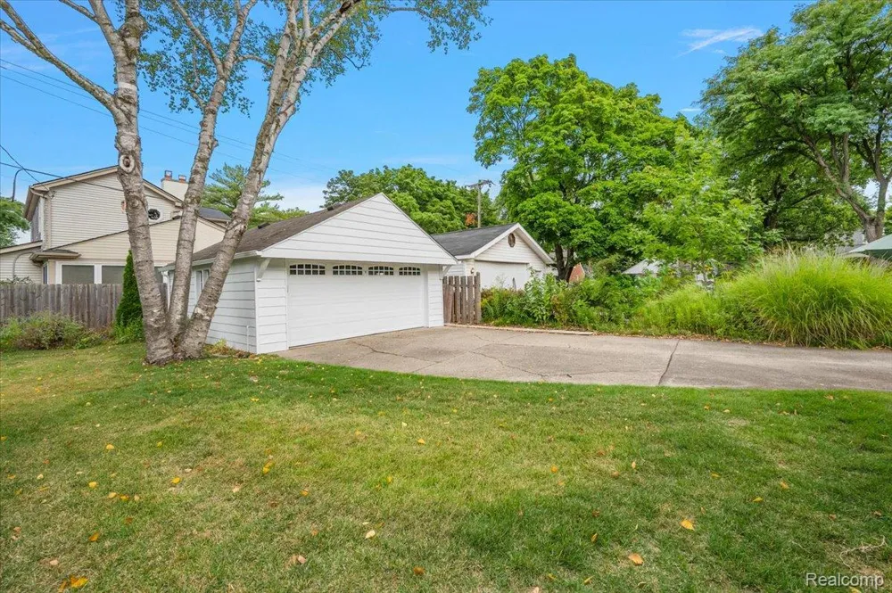 277 Beaupre Avenue Grosse Pointe Farms City, MI 48236