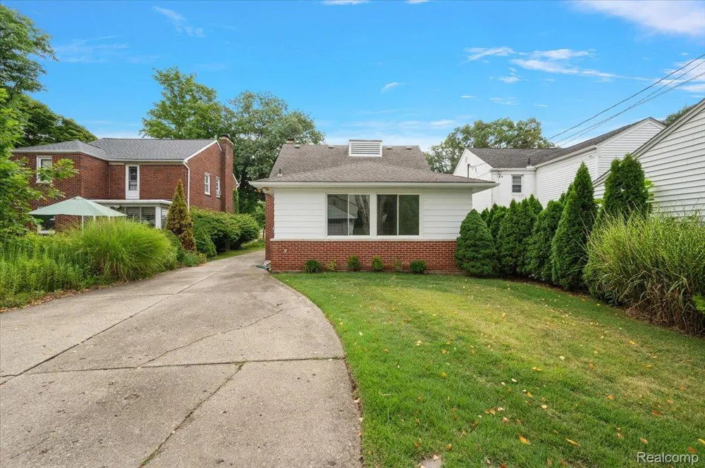 277 Beaupre Avenue Grosse Pointe Farms City, MI 48236