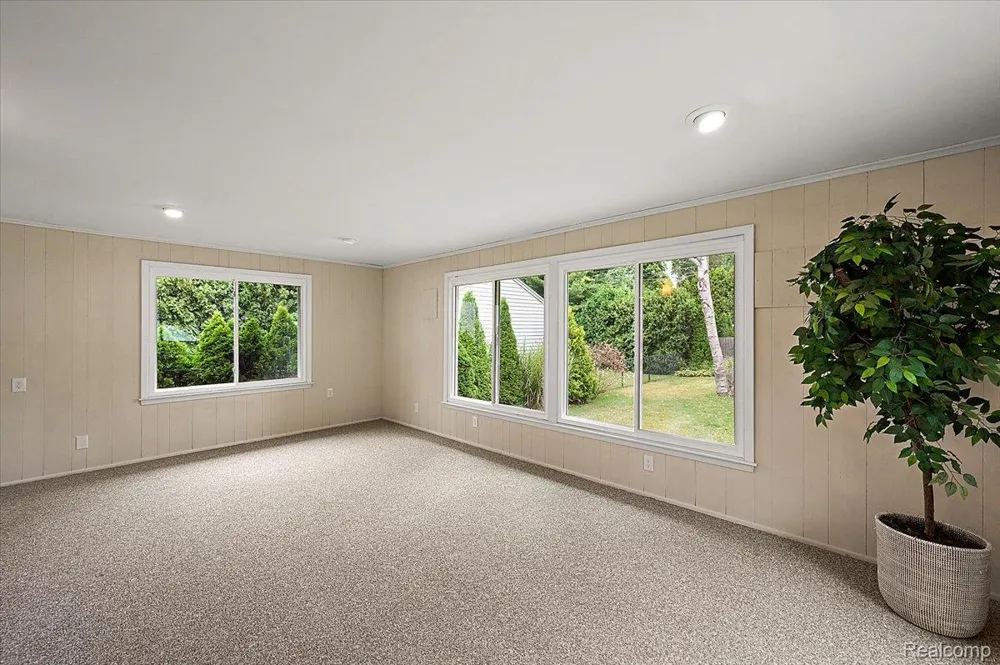 277 Beaupre Avenue Grosse Pointe Farms City, MI 48236