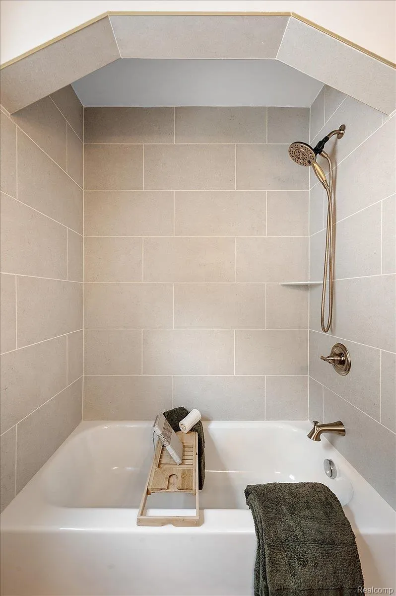 277 Beaupre Avenue Grosse Pointe Farms City, MI 48236