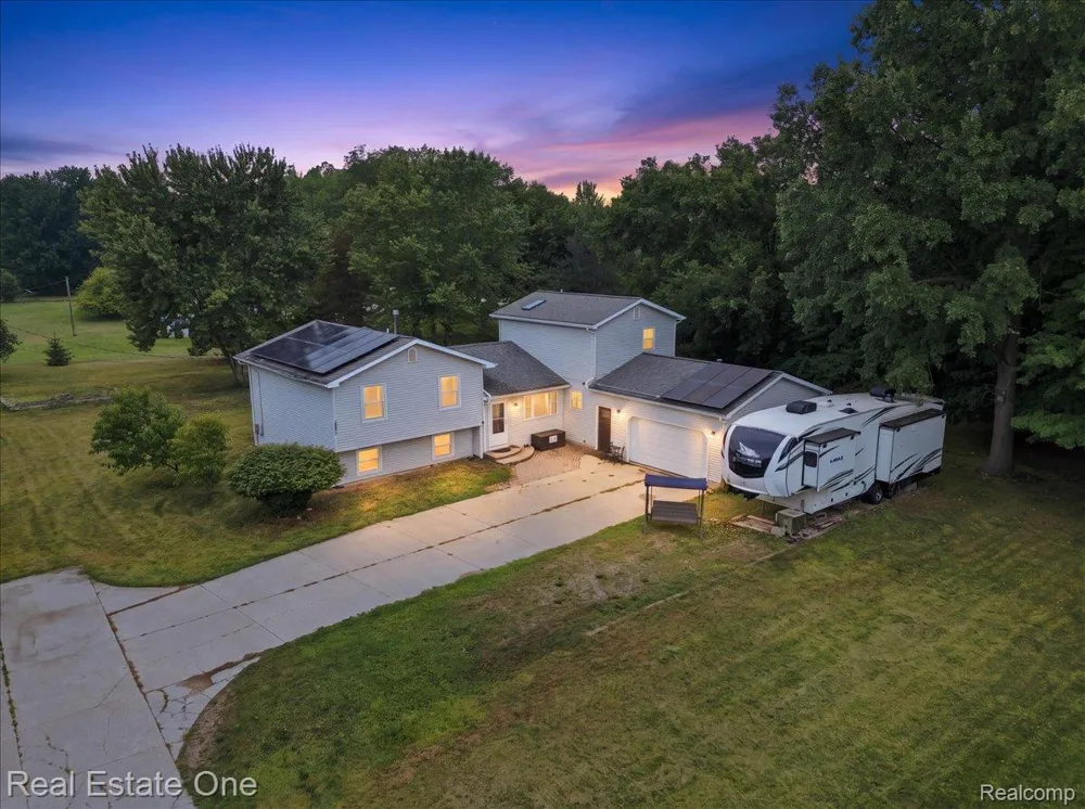 3697 W Lakeshore Drive Lapeer City, MI 48446
