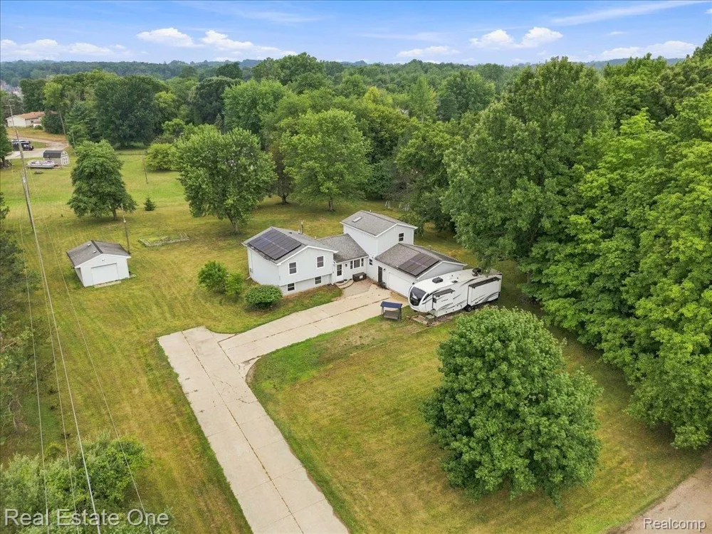 3697 W Lakeshore Drive Lapeer City, MI 48446