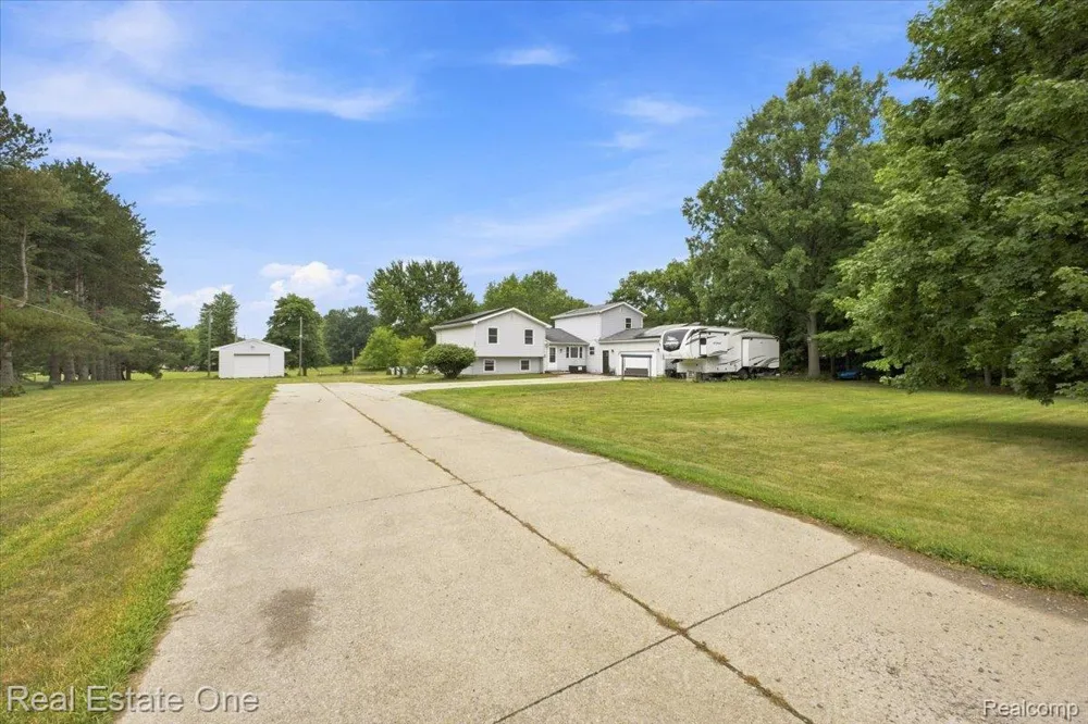 3697 W Lakeshore Drive Lapeer City, MI 48446