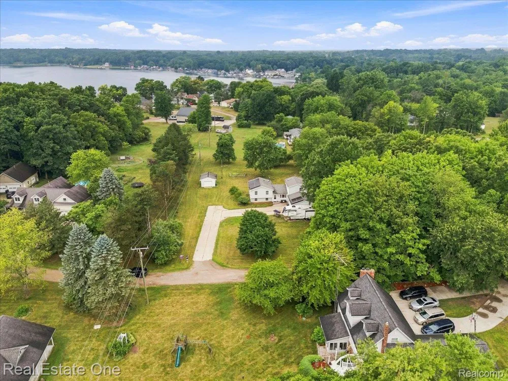 3697 W Lakeshore Drive Lapeer City, MI 48446