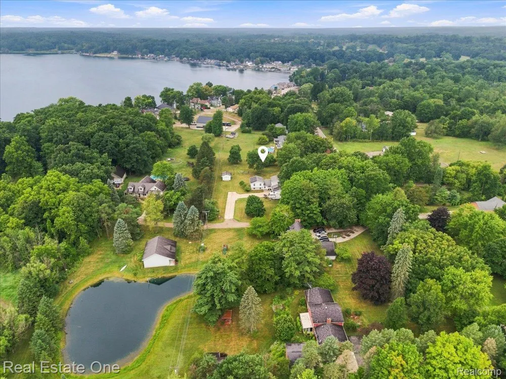 3697 W Lakeshore Drive Lapeer City, MI 48446