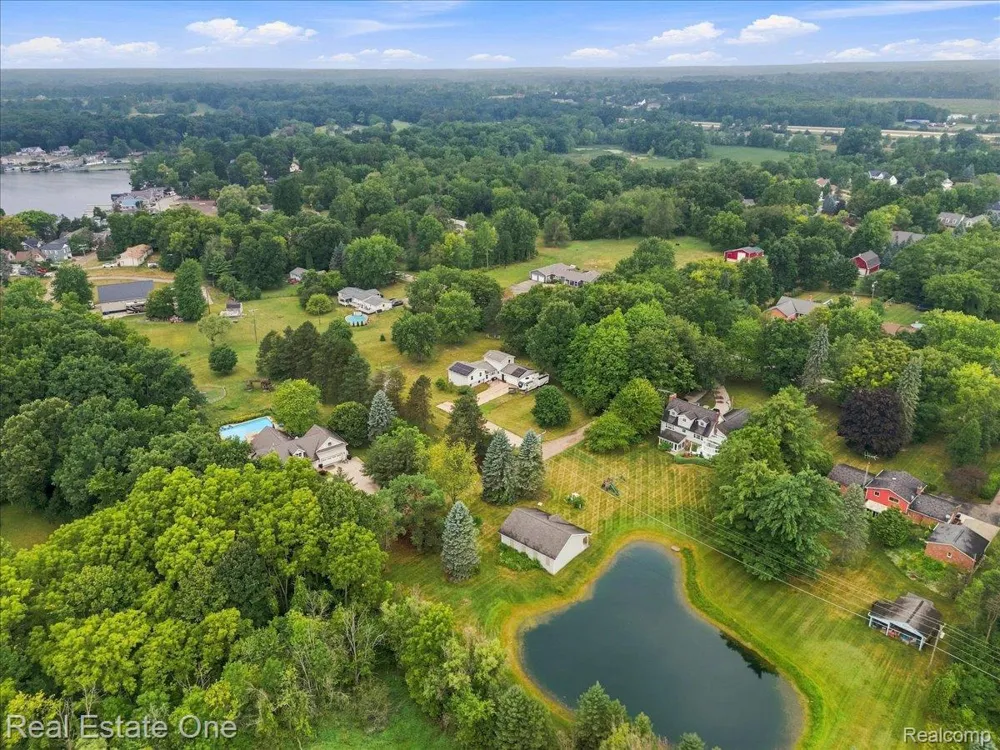 3697 W Lakeshore Drive Lapeer City, MI 48446