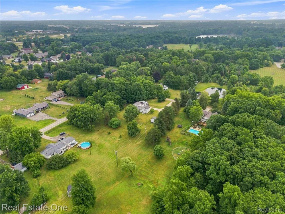 3697 W Lakeshore Drive Lapeer City, MI 48446