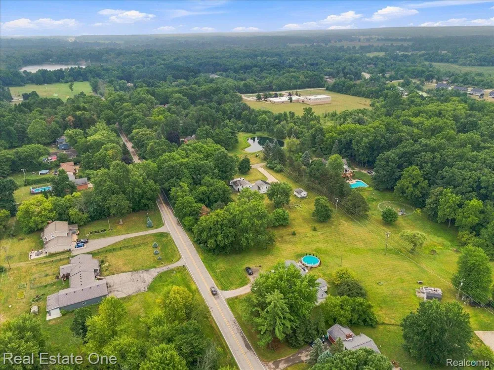 3697 W Lakeshore Drive Lapeer City, MI 48446