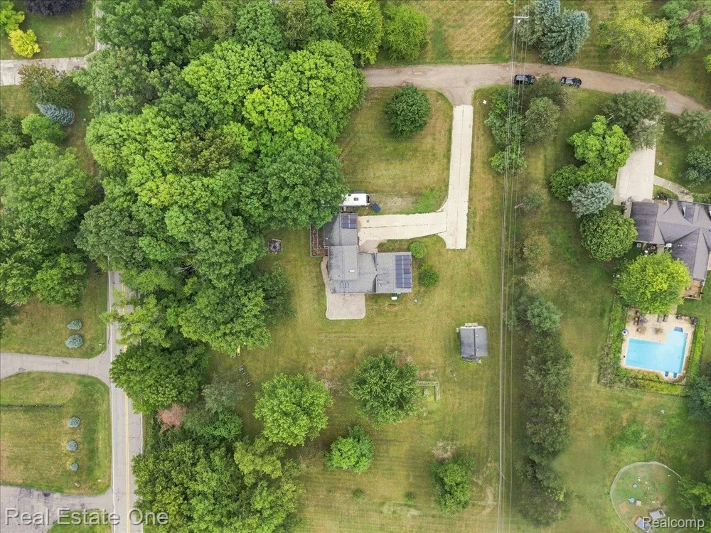 3697 W Lakeshore Drive Lapeer City, MI 48446