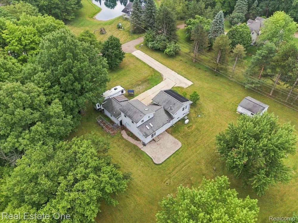 3697 W Lakeshore Drive Lapeer City, MI 48446