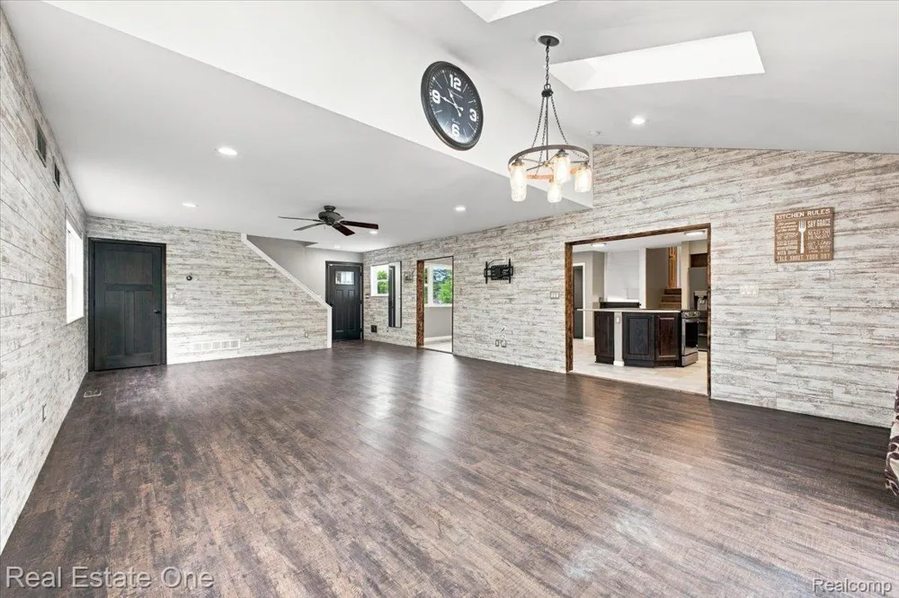 3697 W Lakeshore Drive Lapeer City, MI 48446