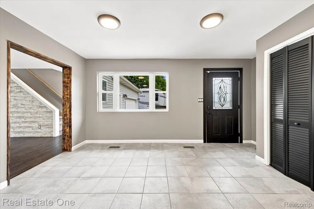 3697 W Lakeshore Drive Lapeer City, MI 48446