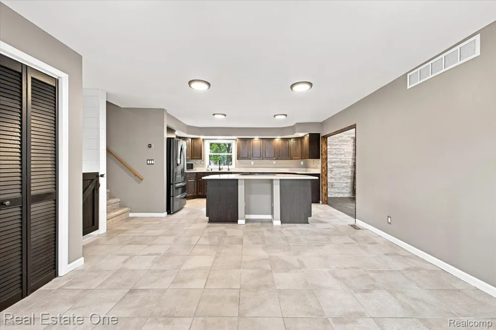 3697 W Lakeshore Drive Lapeer City, MI 48446