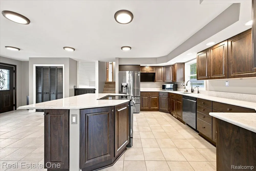 3697 W Lakeshore Drive Lapeer City, MI 48446
