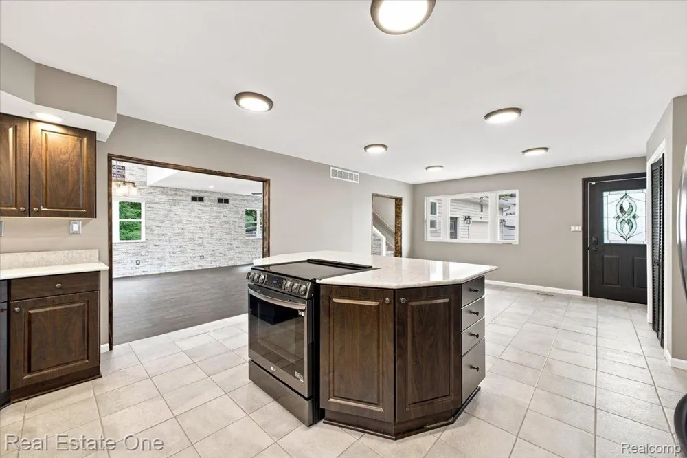 3697 W Lakeshore Drive Lapeer City, MI 48446