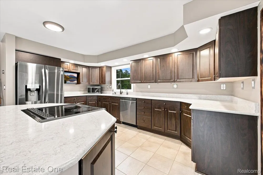 3697 W Lakeshore Drive Lapeer City, MI 48446