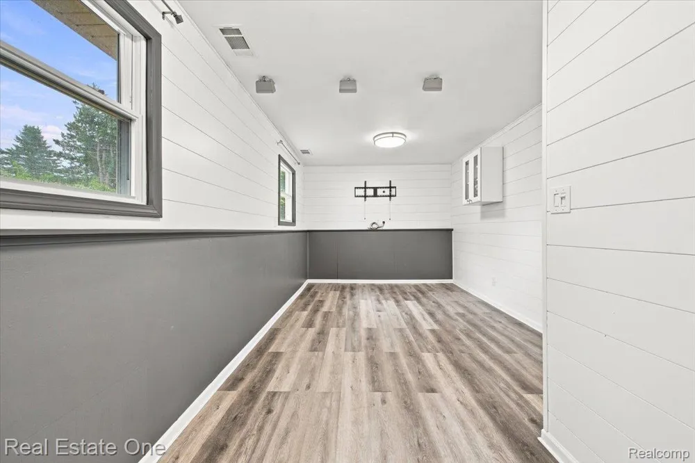 3697 W Lakeshore Drive Lapeer City, MI 48446