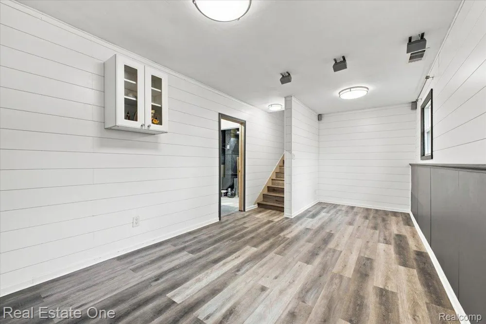 3697 W Lakeshore Drive Lapeer City, MI 48446