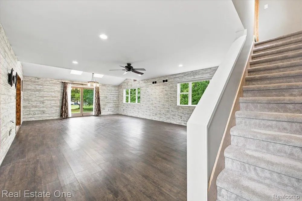 3697 W Lakeshore Drive Lapeer City, MI 48446