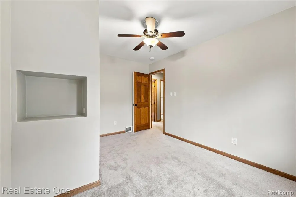 3697 W Lakeshore Drive Lapeer City, MI 48446