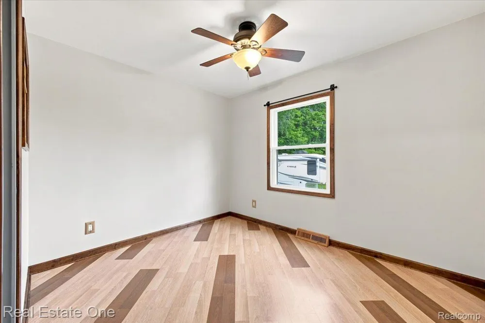 3697 W Lakeshore Drive Lapeer City, MI 48446